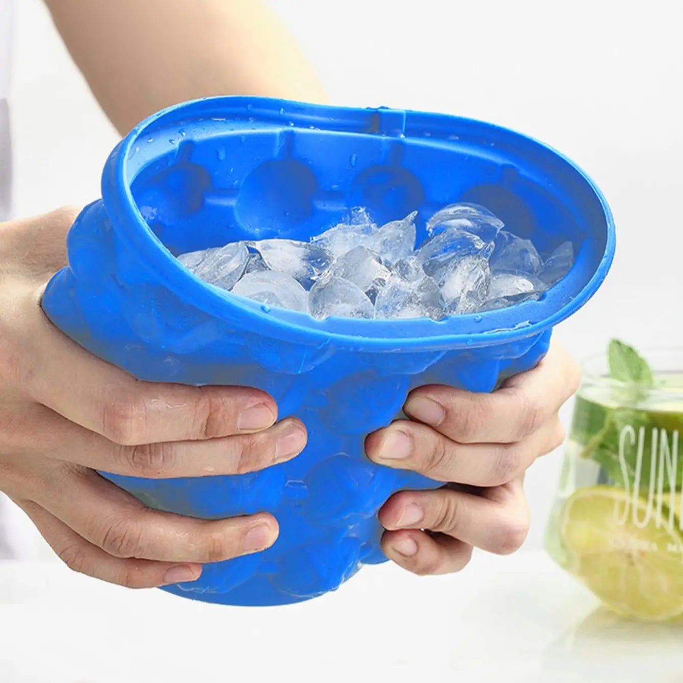 Quick Ice Cube Maker – Space-Saving Silicone Ice Bucket for Kitchen & Bar